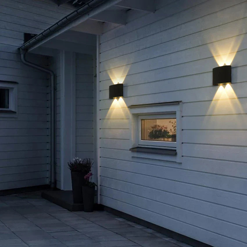 OUTDOOR WALL LIGHT / LUMINARAMURO